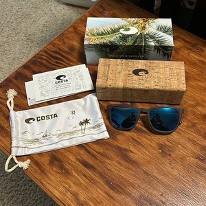 Costa Del Mar matte gray blue mirrored lens polarized sunglasses